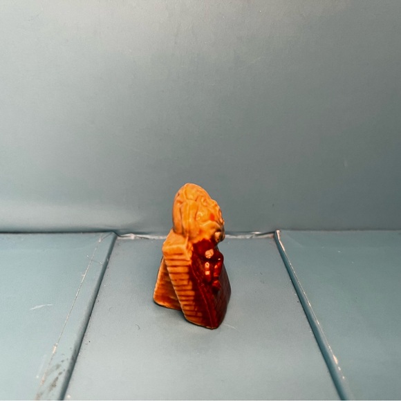 Wade Whimsies - Red Rose Tea - 
Nursery Rhymes - Humpty Dumpty *small chip* - Picture 2 of 8